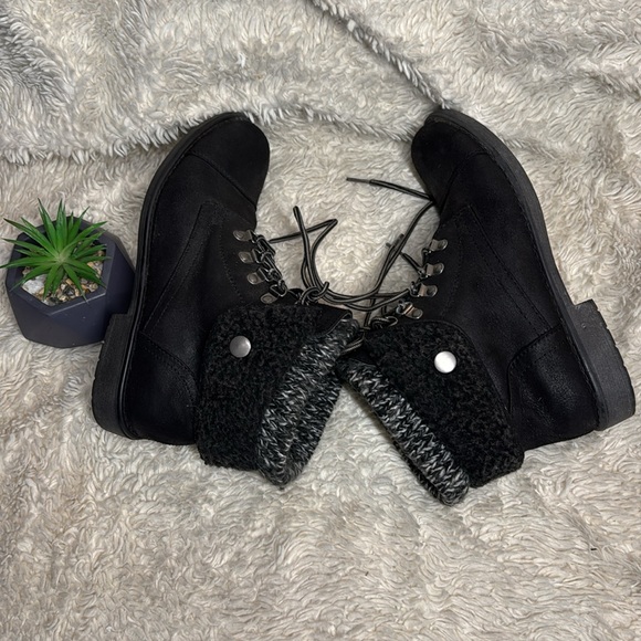 Cliffs Duena Bootie - by White Mountain Black Snap Side Cuffs Size 8.5 - Picture 4 of 12